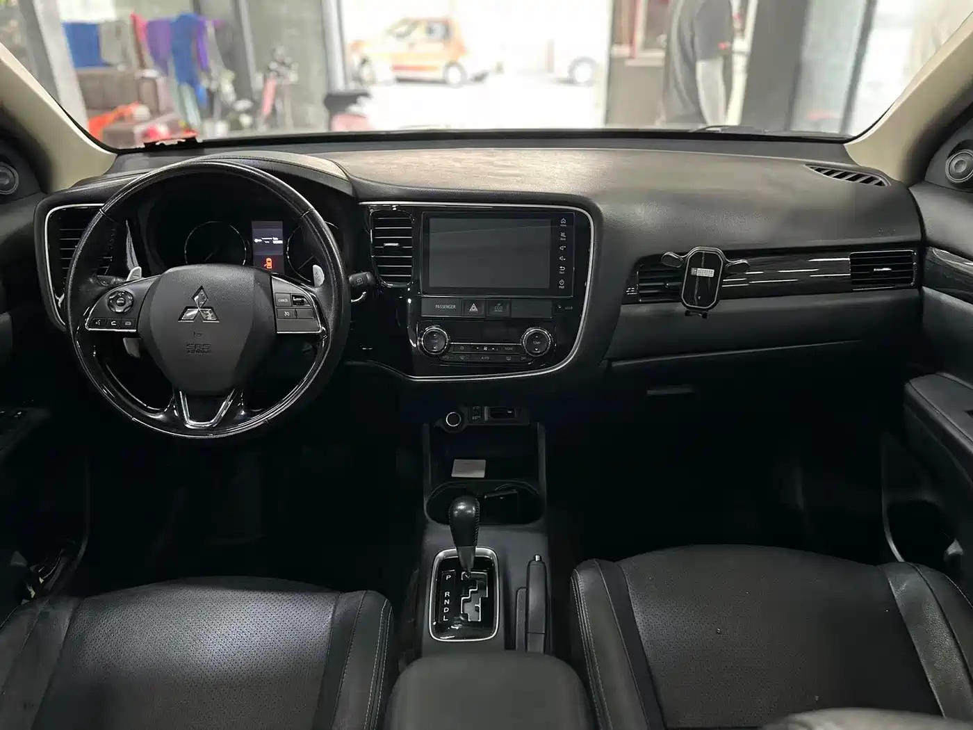 Mitsubishi Outlander 2016 2.4L 4WD Luxury Edition 7-seater фото 12