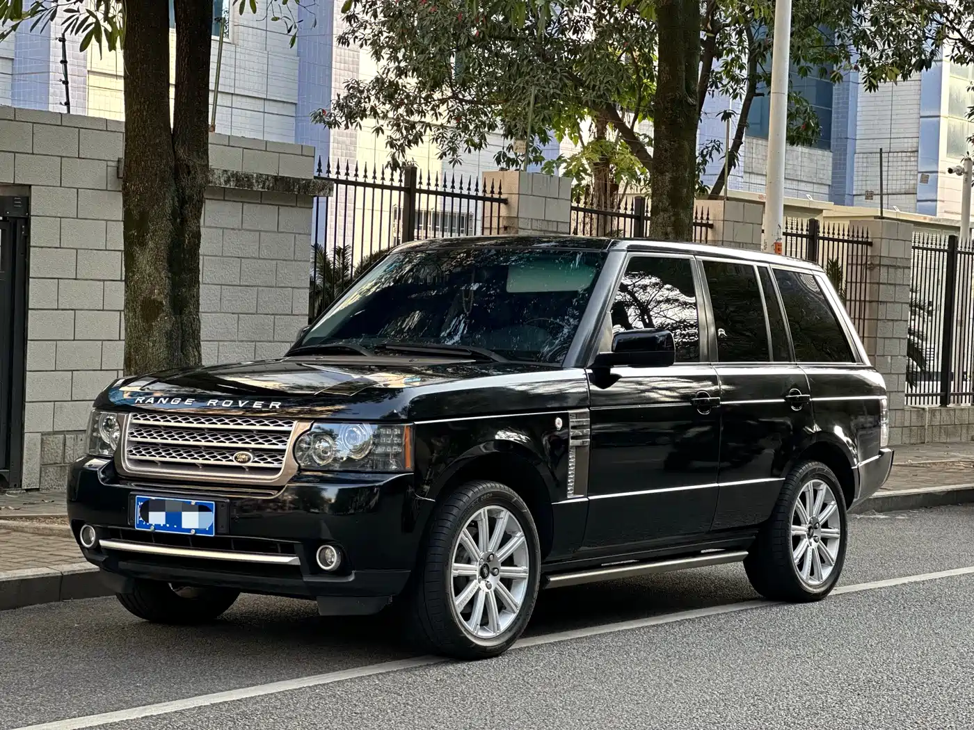 Land Rover Range Rover 2011 5.0 NA V8 HSE фото 3