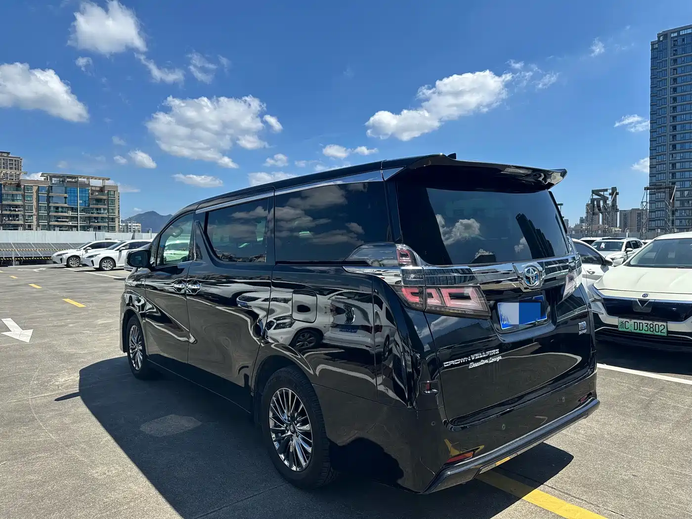 Photo 11 - Toyota Vellfire