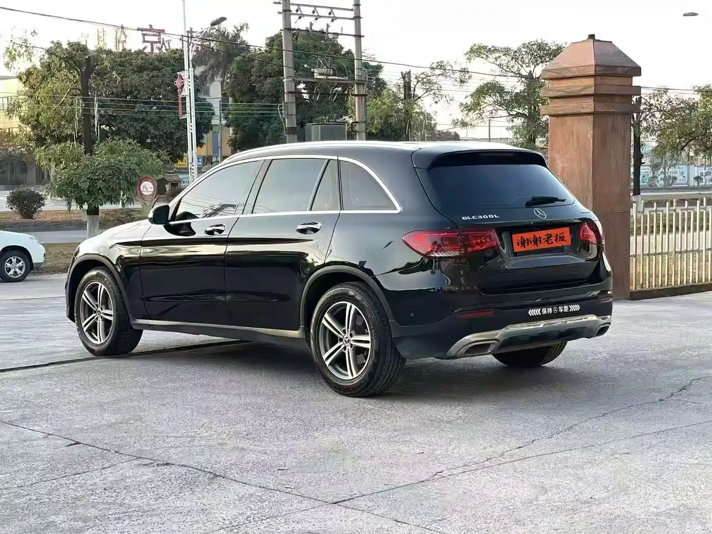MERCEDES-BENZ GLC