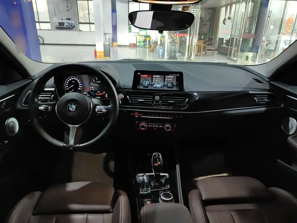 BMW 1 Series 2021 125i M Sport Black Night Edition фото 10