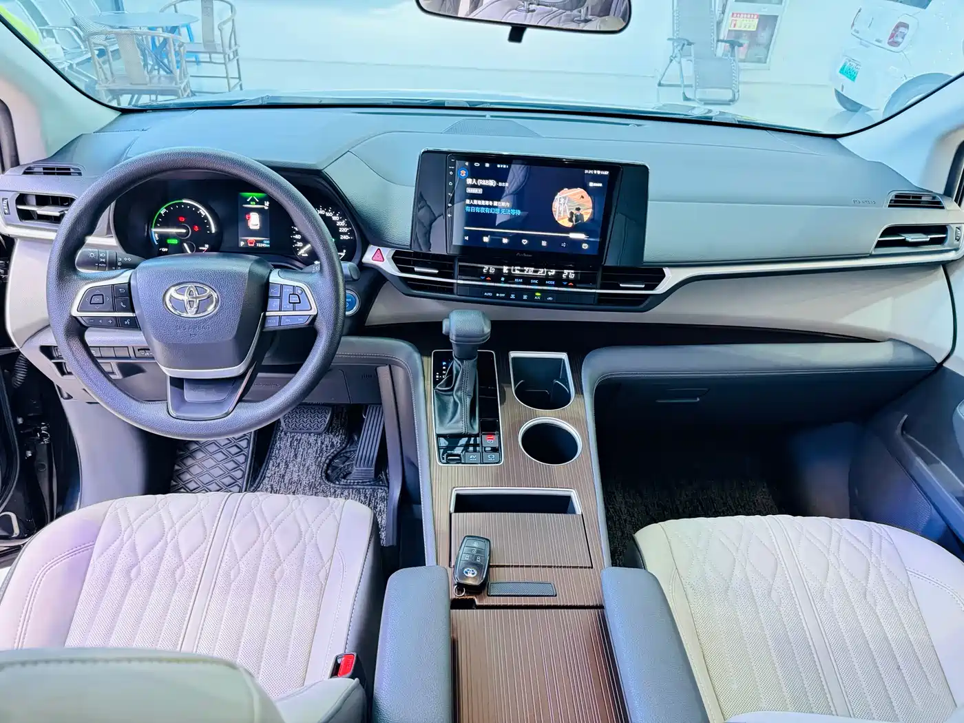 Toyota Sienna 2021 2.5L Hybrid Comfort Edition фото 12