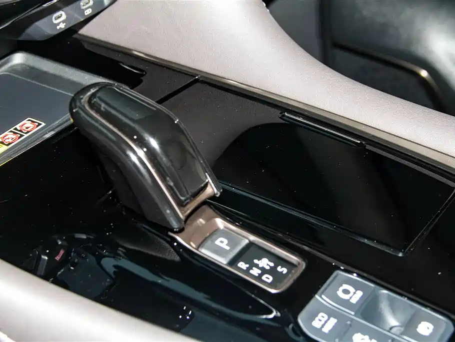 Toyota Vellfire 2024 Crown Hybrid 2.5L Executive Premium Edition фото 21