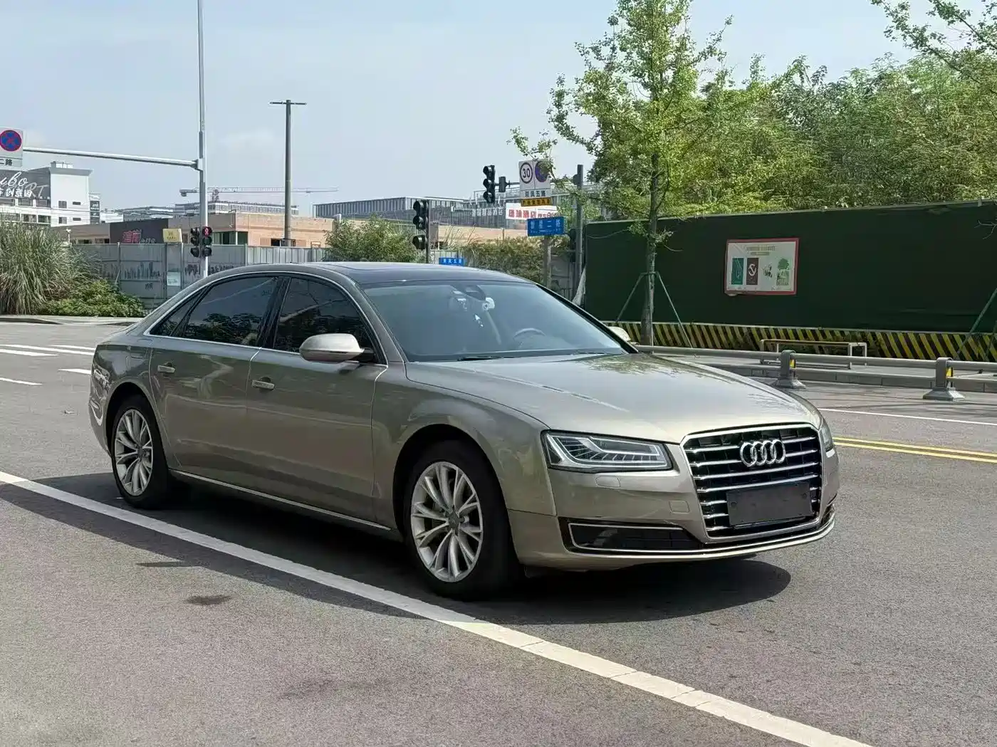 Photo 3 - Audi A8