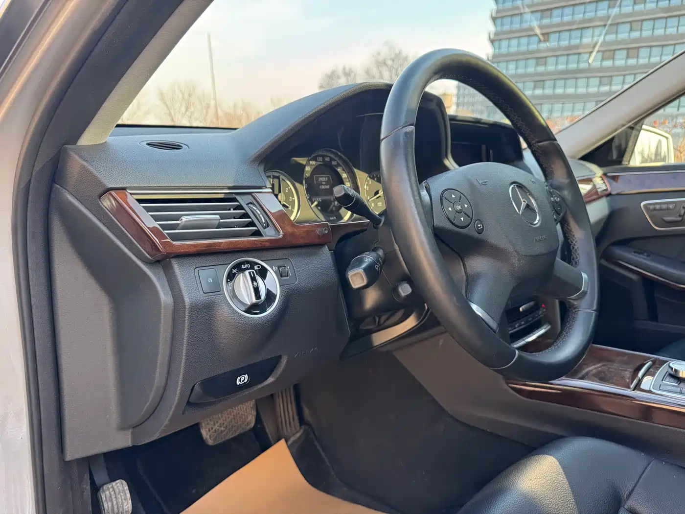 Mercedes-Benz E-Class 2013 Model E 260 L CGI Elegance фото 14