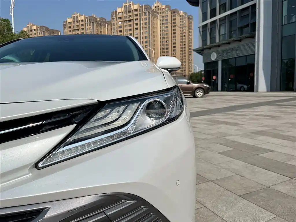 Toyota Camry 2018 2.5G Luxury Edition фото 16