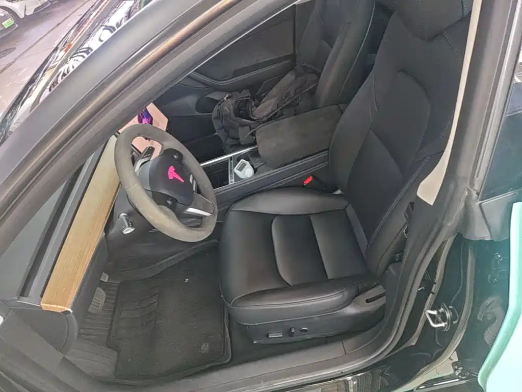 Photo 15 - Tesla Model 3