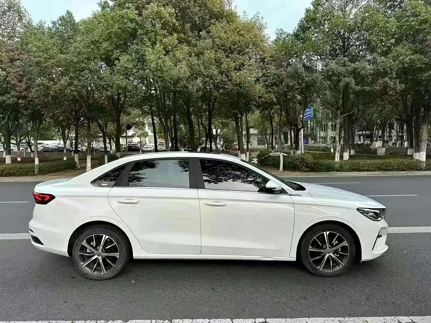 صورة 4 - Geely Emgrand