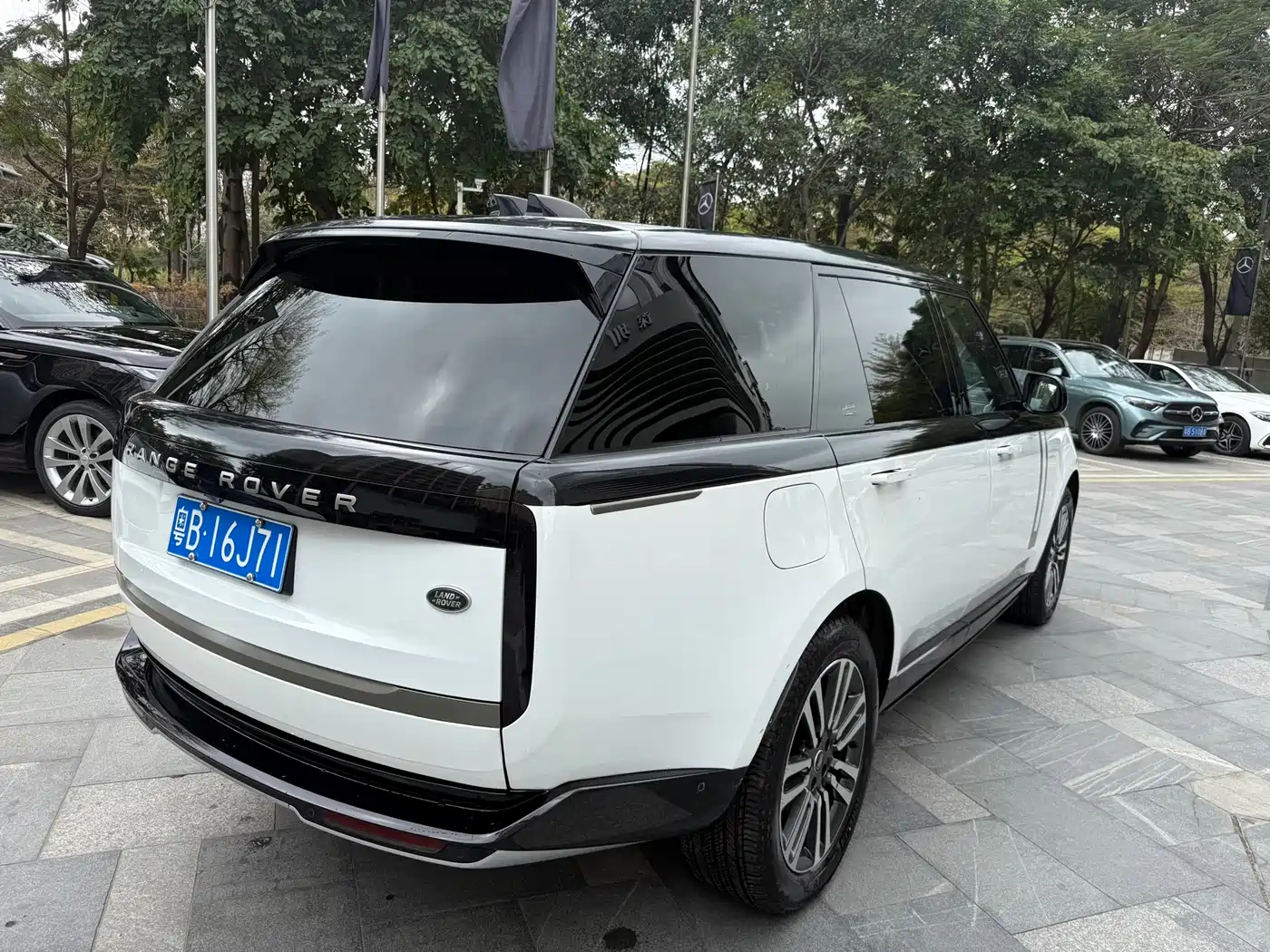 Land Rover Range Rover 2023 Facelift 3.0 L6 400PS Prosperity Extended Version фото 8