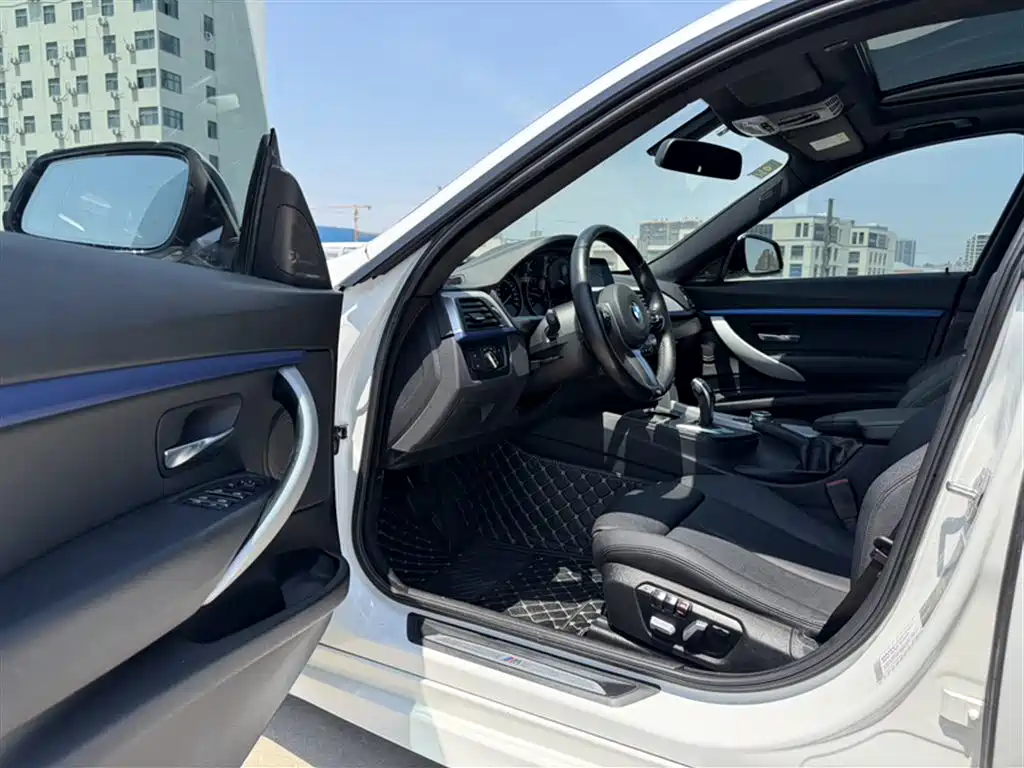 BMW 3 Series GT 2018 320i M Sport фото 16