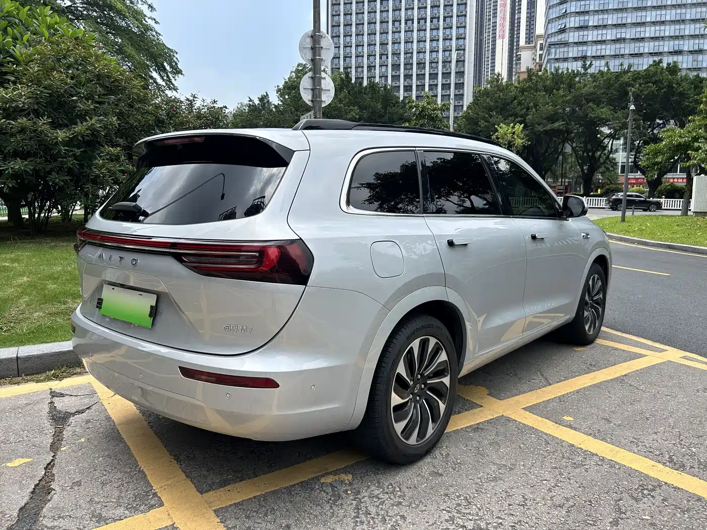 AITO Wenjie AITO M7 2024 Model 1.5T Smart Drive RWD Max 5-Seater фото 6