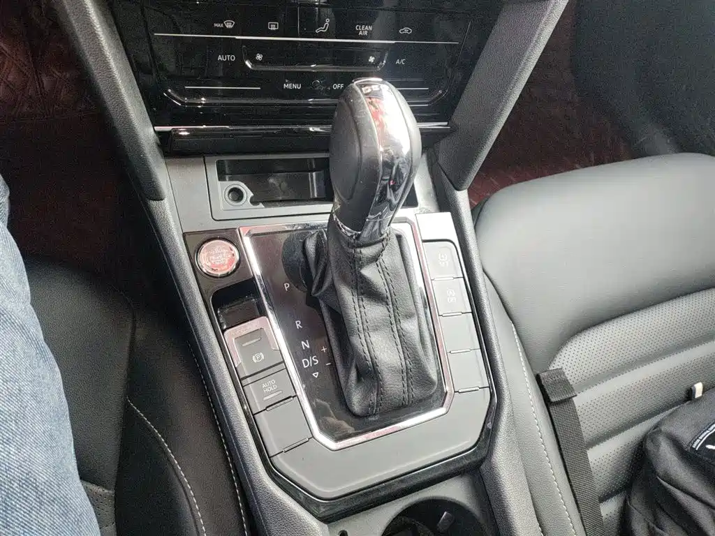 VOLKSWAGEN LINGDU
