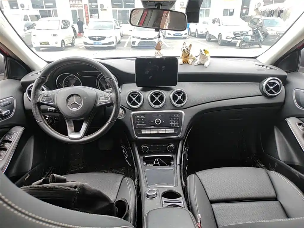 Mercedes-Benz GLA 2018 GLA 200 Dynamic фото 10