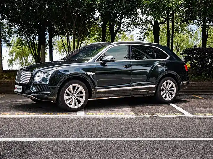 Bentley Bentayga 2016 6.0T Standard Edition фото 2
