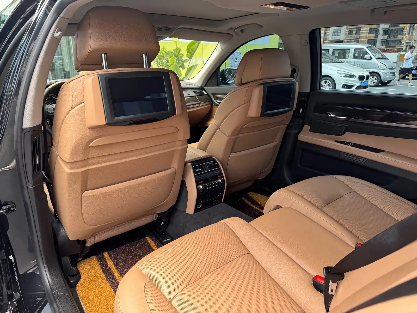 Фото 10 - BMW 7 Series