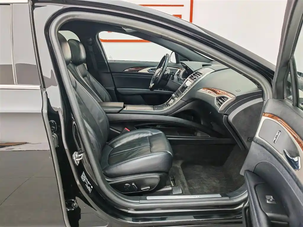 Lincoln MKZ 2018 2.0T Elegance Edition фото 23