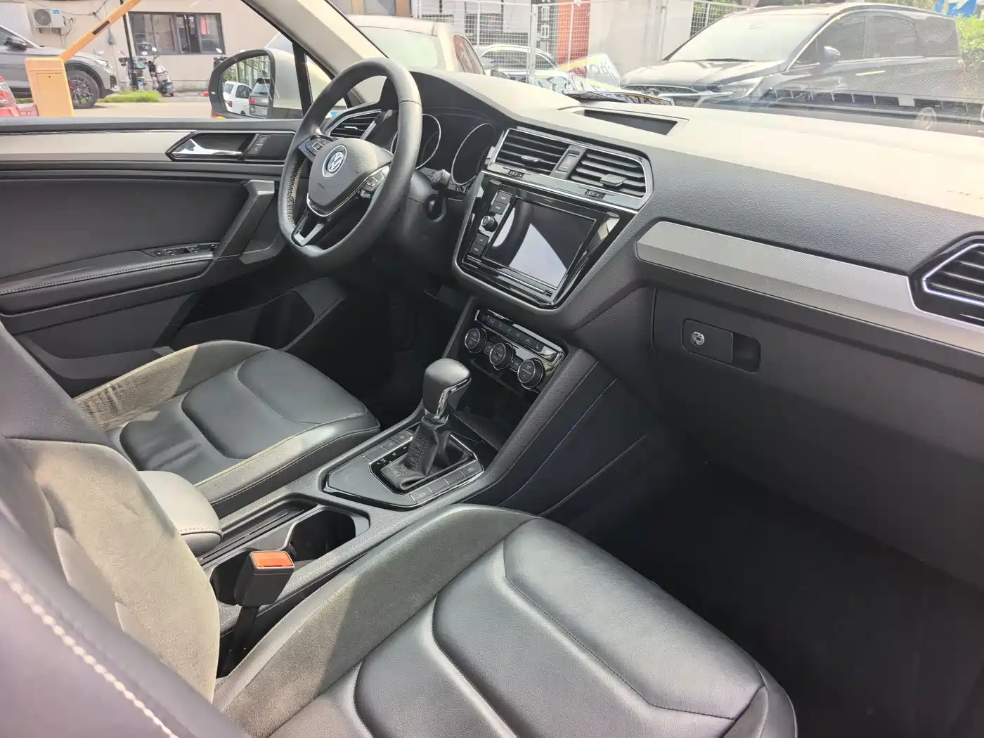Volkswagen Tiguan L 2018 330TSI Automatic 2WD Luxury Edition фото 16