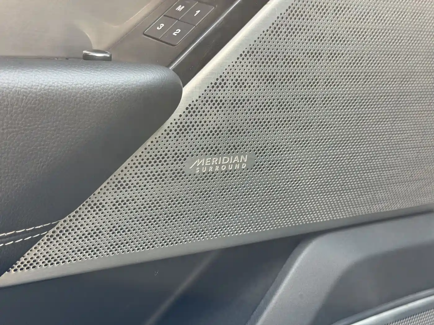 Land Rover Range Rover Velar 2018 P380 R-DYNAMIC SE фото 16