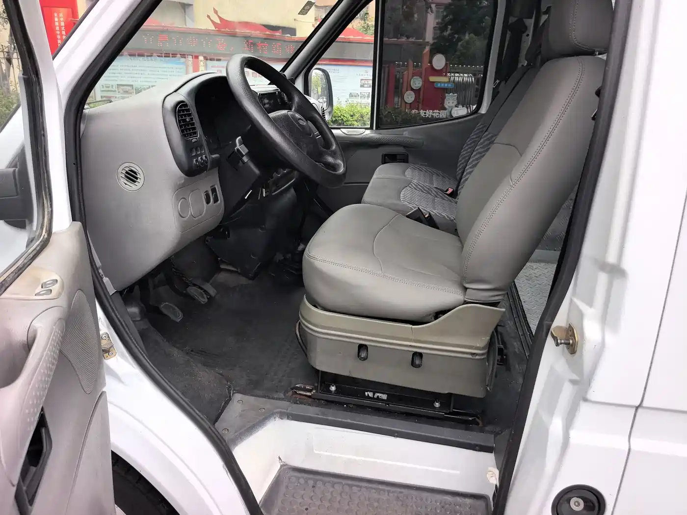 Ford Classic Transit 2016 2016 Model 2.8T Diesel Short Wheelbase 6-Seat Medium Roof Multi-Purpose Vehicle JX493ZLQ4