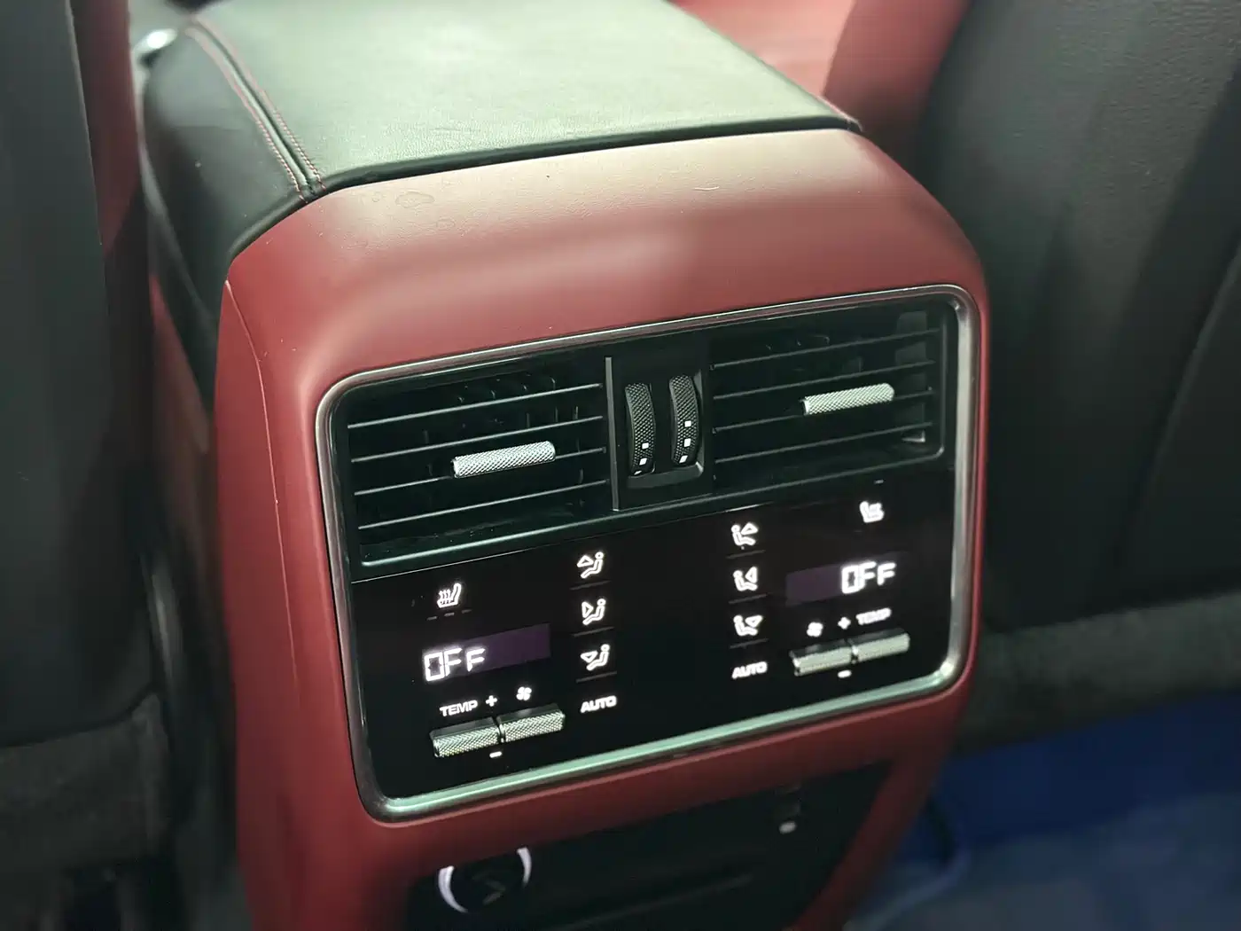 Porsche Cayenne New Energy 2023 Cayenne E-Hybrid 2.0T Platinum Edition фото 10