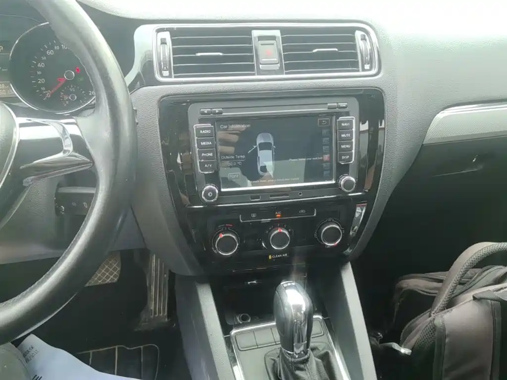 Volkswagen Sagitar 2016 230TSI 25th Anniversary Edition фото 13