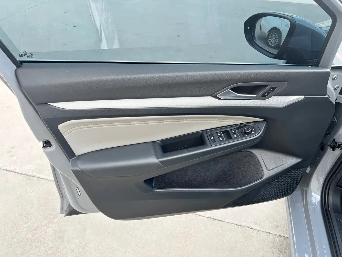 Volkswagen Golf 2023 280TSI DSG Pro 20th Anniversary Edition фото 8