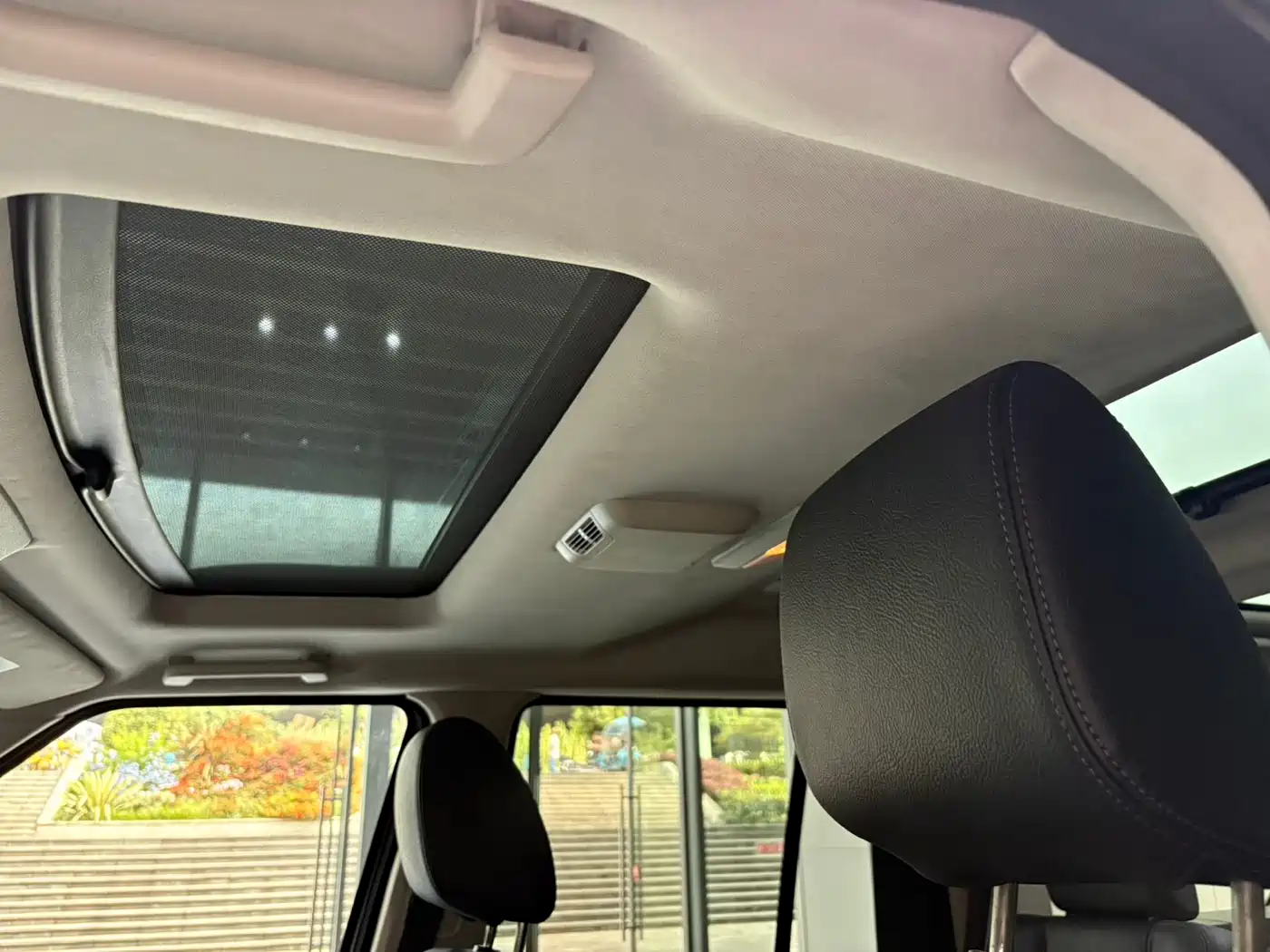 Land Rover Discovery 2015 3.0 SC V6 SE фото 21