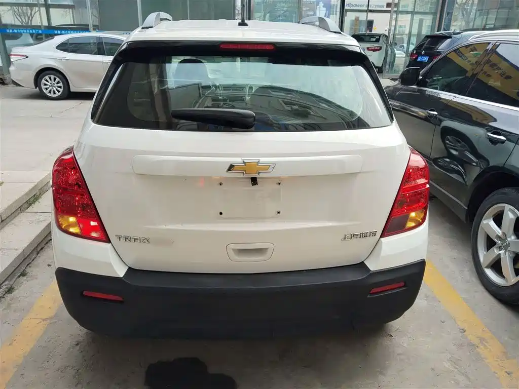 Chevrolet Trax 2016 1.4T Automatic 2WD Comfort Sunroof Edition фото 4