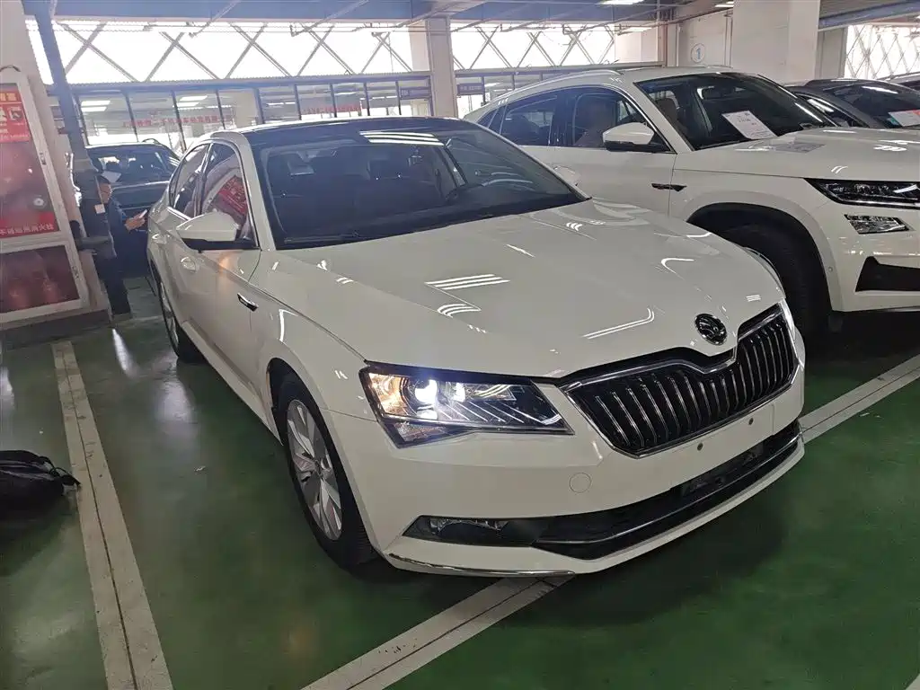 Škoda Superb 2016 TSI280 DSG Pioneer Edition фото 4