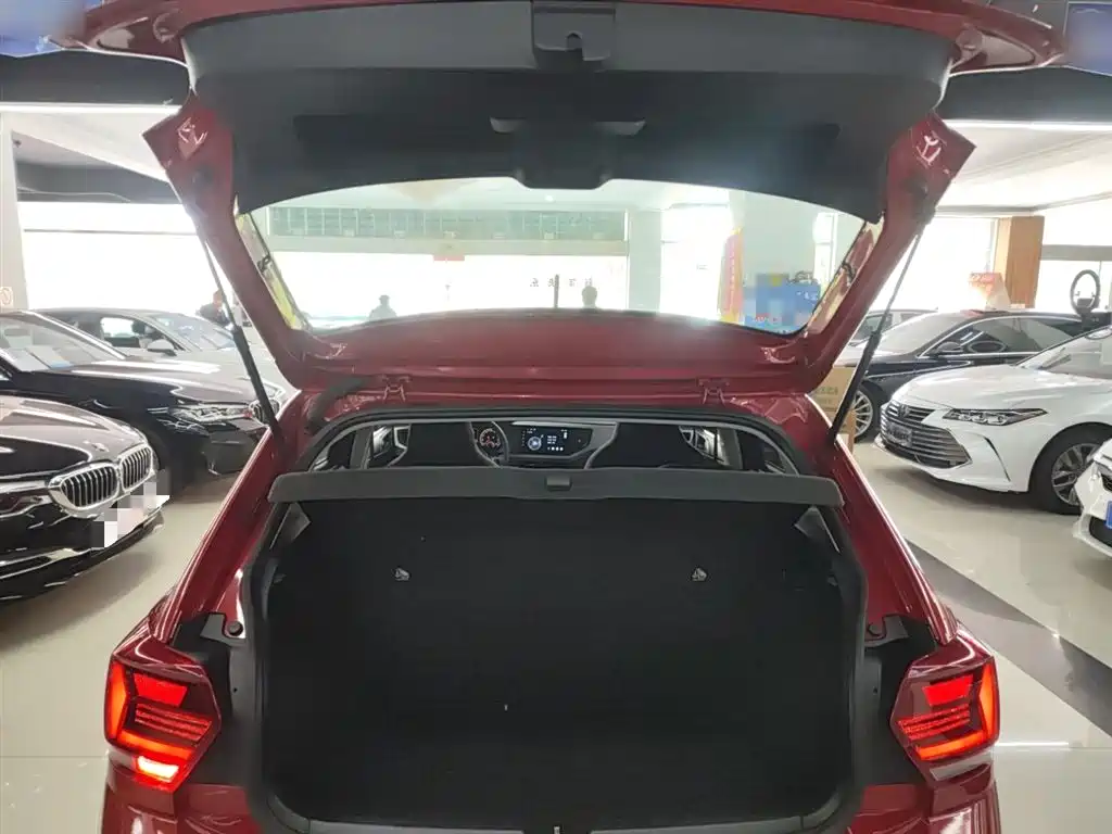 Volkswagen Polo 2019 Plus 1.5L Automatic Panorama Enjoyment Edition фото 19