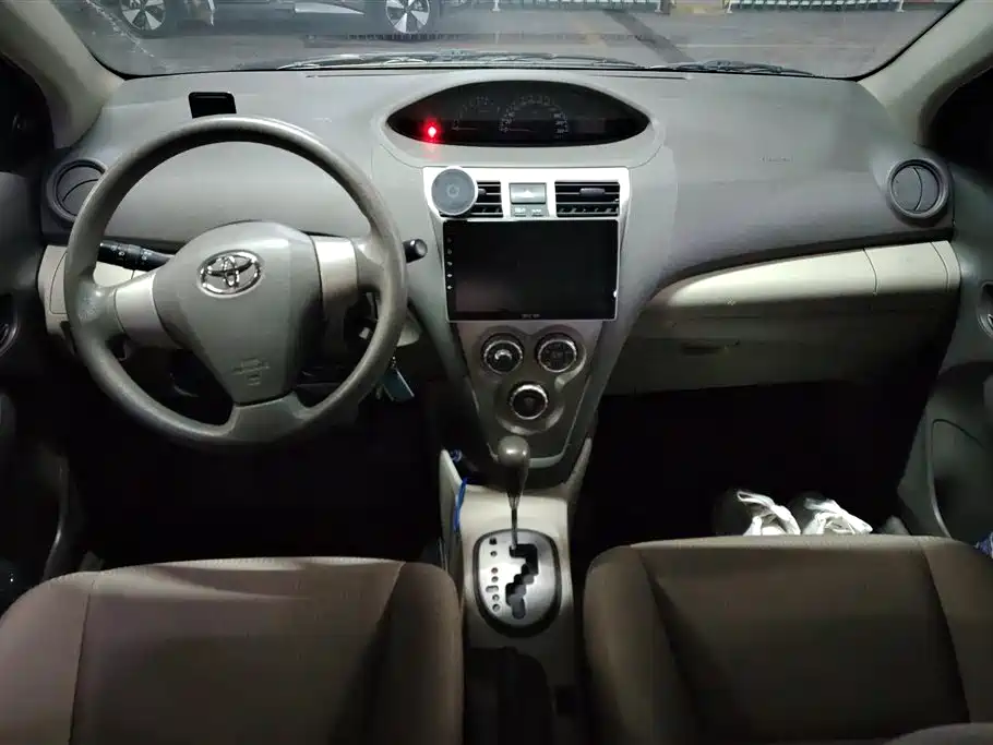 Toyota Vios 2010 1.3L GL-i Standard AT фото 12