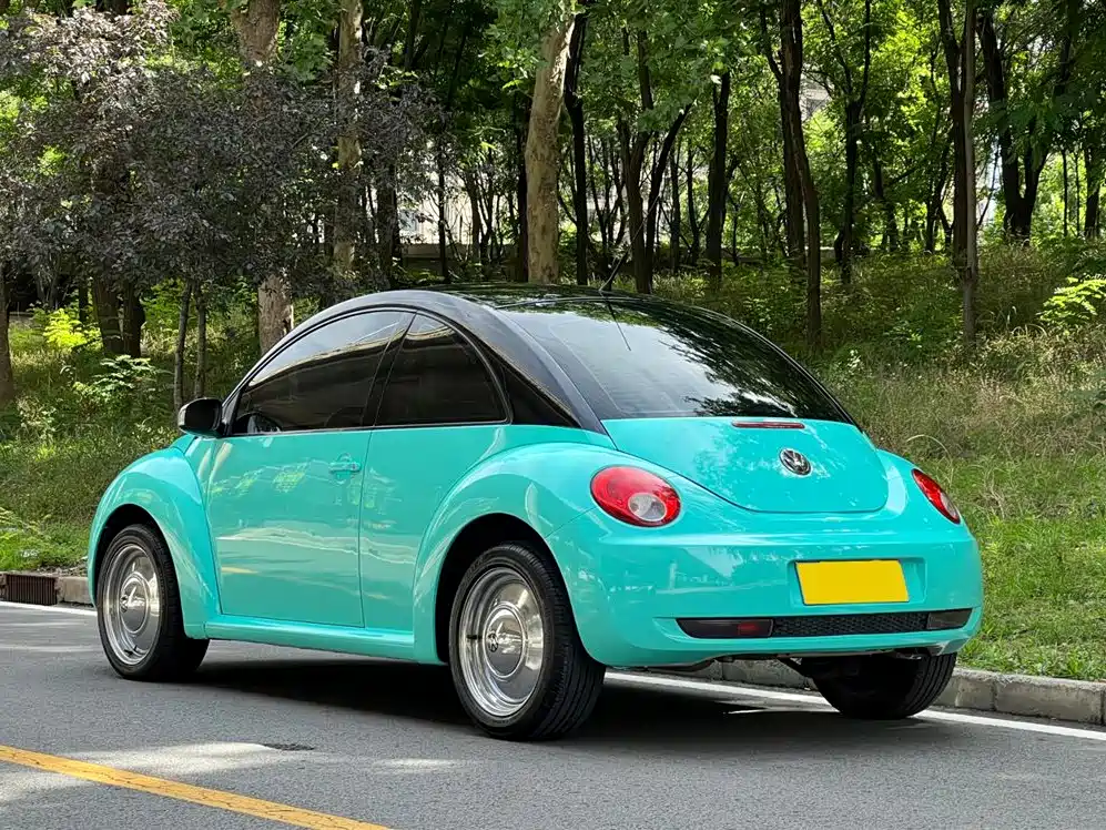 Volkswagen Beetle 2010 Model 2.0 BlackOrange Comfort Edition фото 3