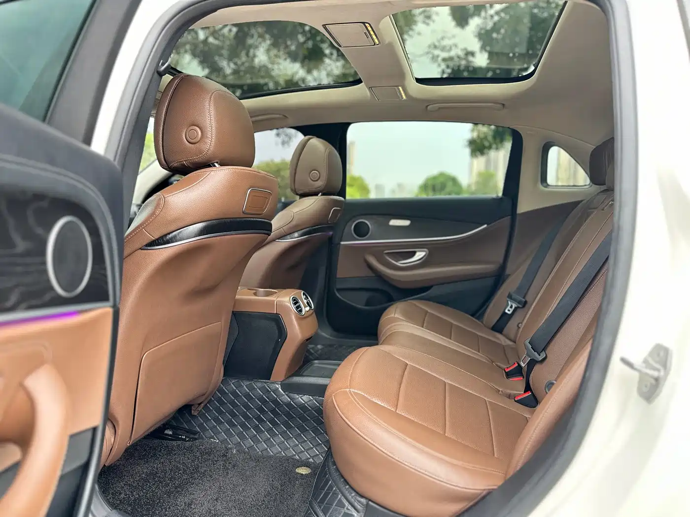 Mercedes-Benz E-Class 2016 E 200 L Sport Type фото 13