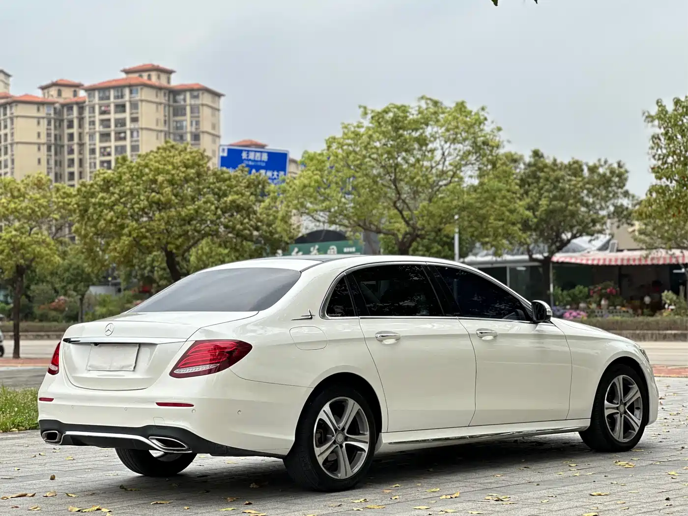 Mercedes-Benz E-Class 2016 E 200 L Sport Type фото 15