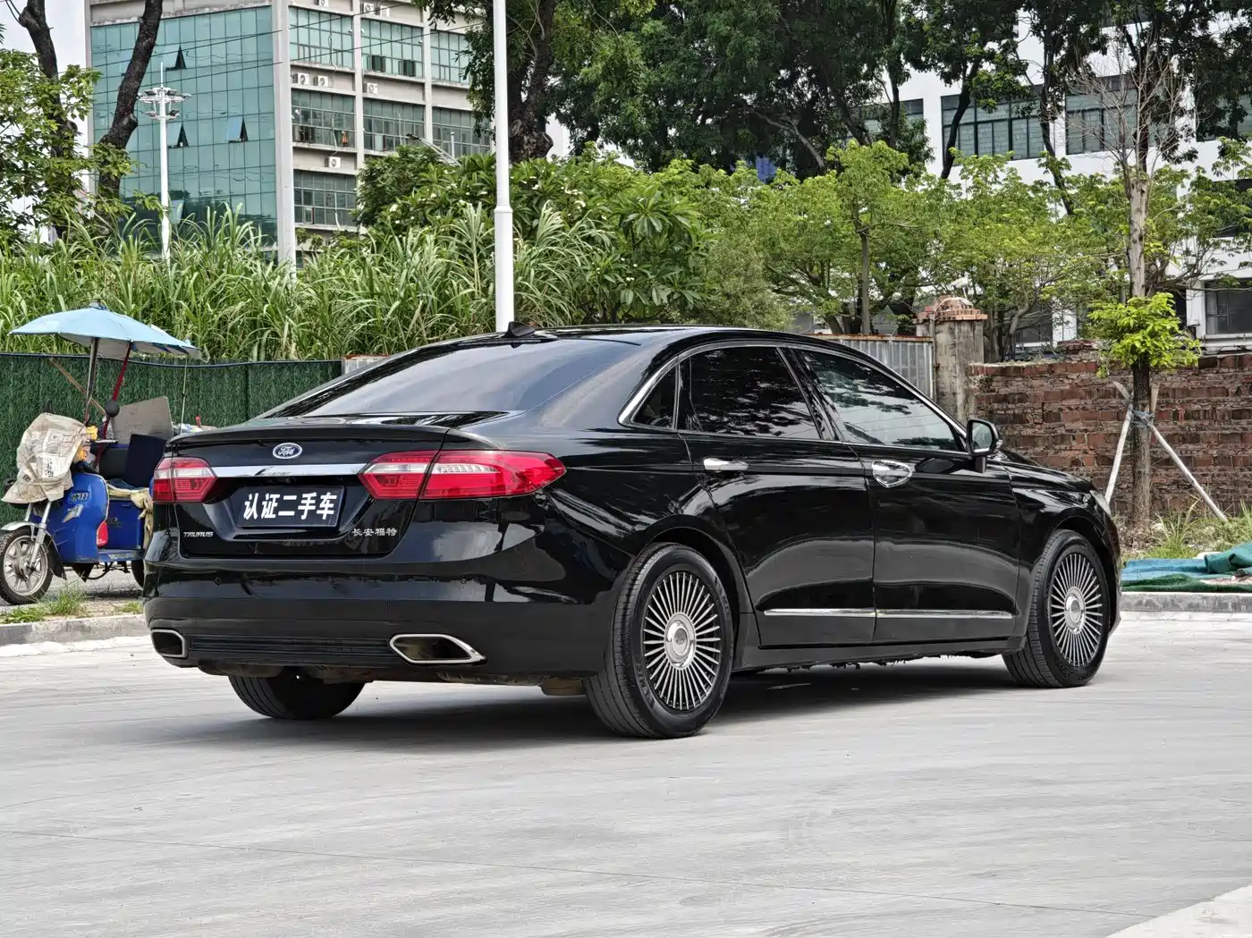 Фото 7 - Ford Taurus