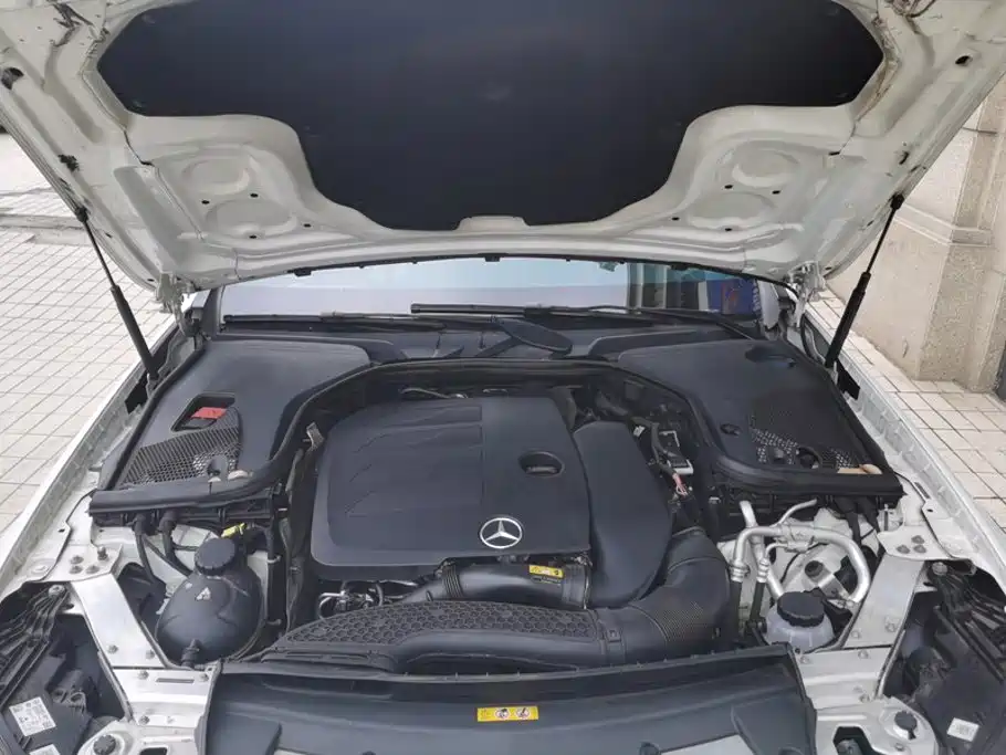 Фото 10 - Mercedes-Benz E-Class