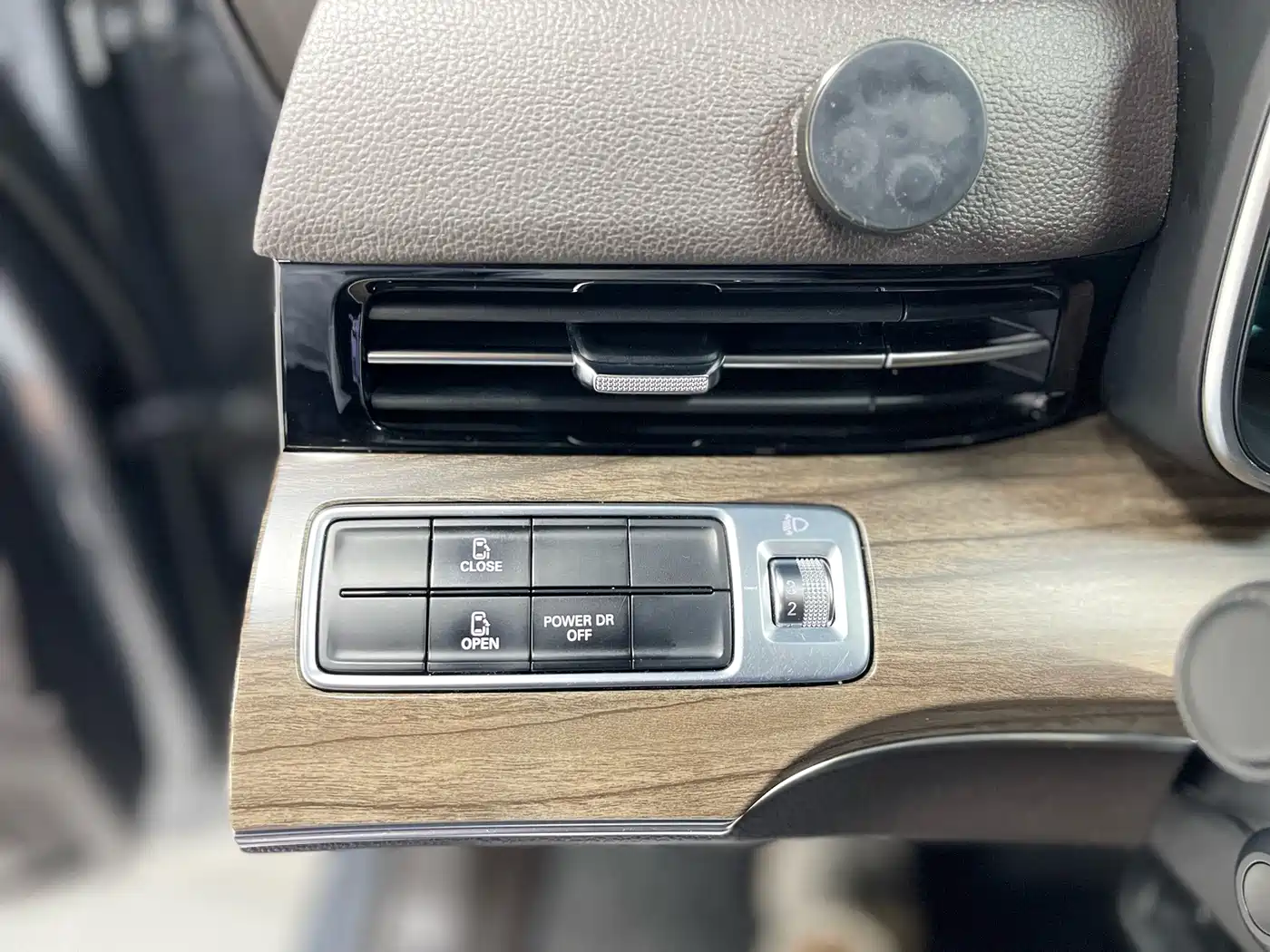 Roewe iMAX8 EV 2023 2022 Silver Edition