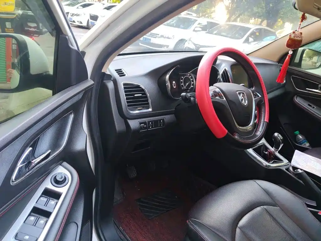 Baojun 560 2015 2015 1.8L Manual Luxury