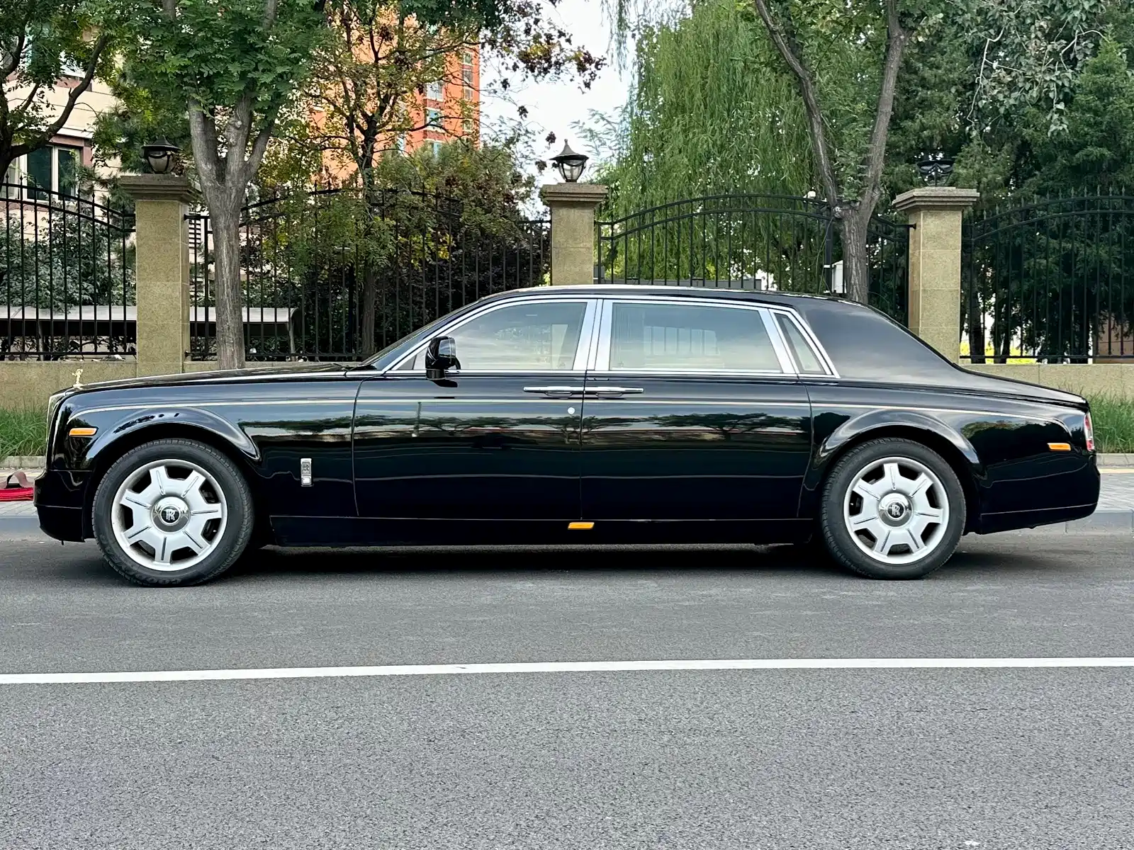 Фото 3 - Rolls-Royce Phantom