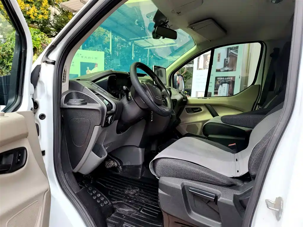 Фото 8 - Ford Transit