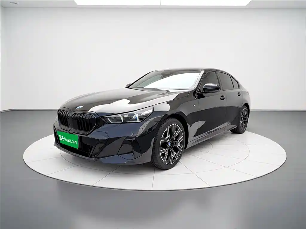 BMW 5 Series 2026 530Li Exclusive M Sport Package фото 2