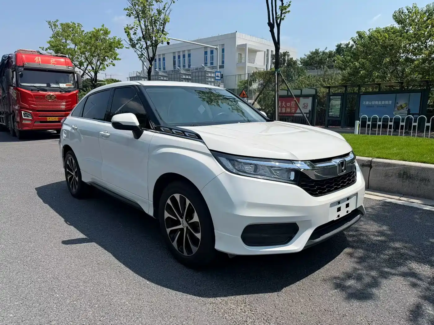 Photo 3 - Honda Avancier