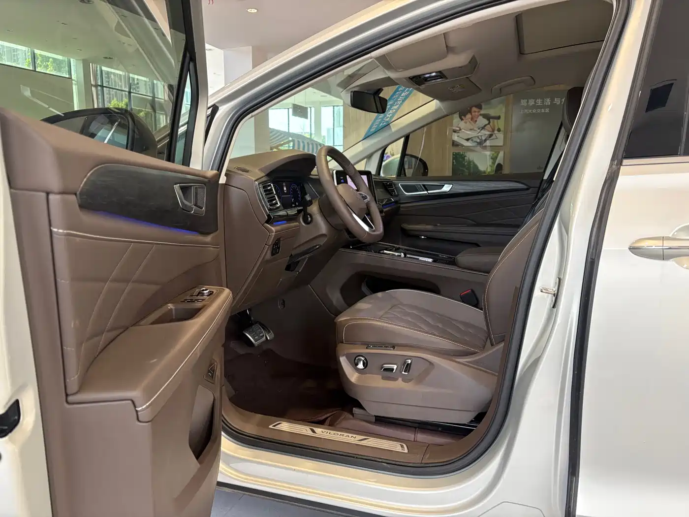 Volkswagen Viloran 2024 380TSI Executive Edition фото 7