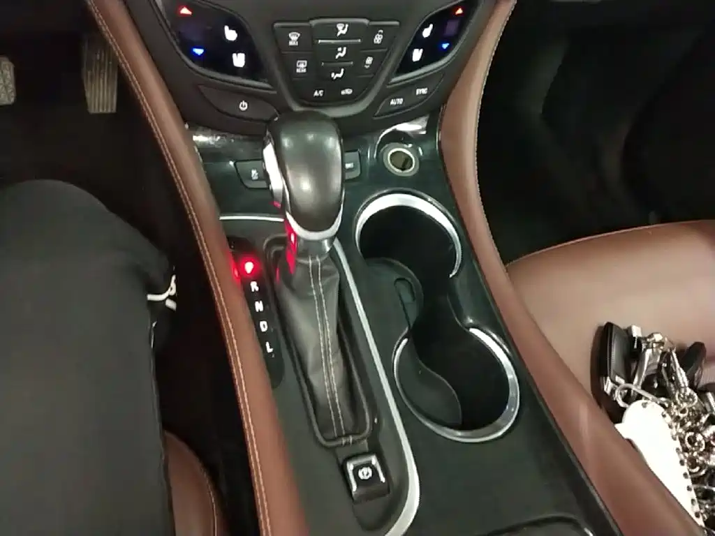 Фото 10 - Buick Envision Plus