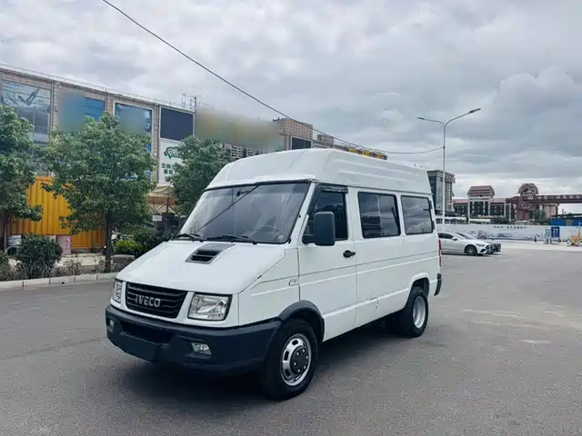  Iveco Iveco Daily 2017 Model 2.5T A35 Bus 5-7 Seats 47Z5