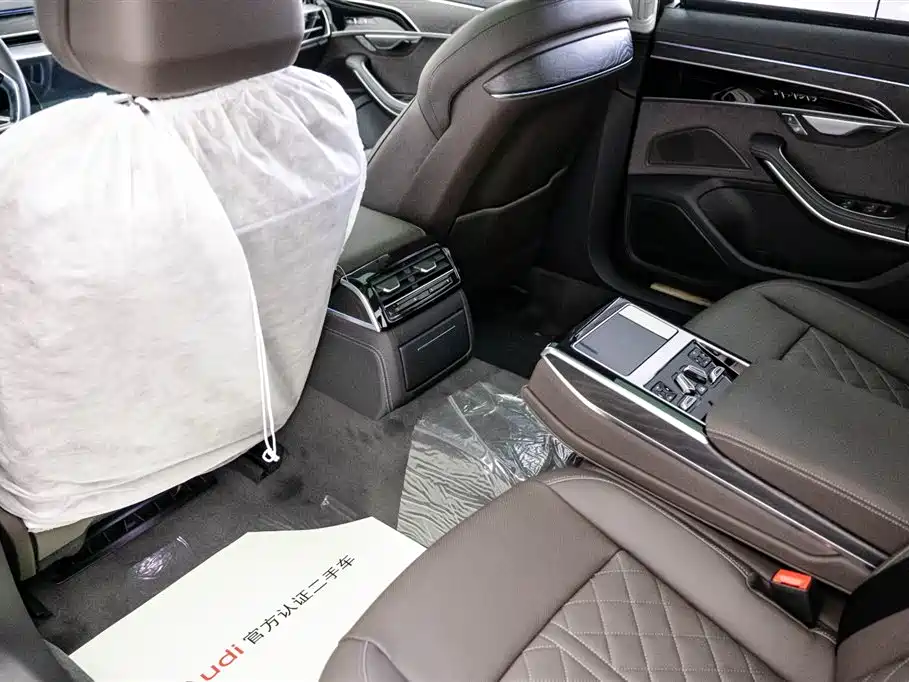 Audi A8 2025 A8L 50 TFSI quattro Exclusive Selection фото 17