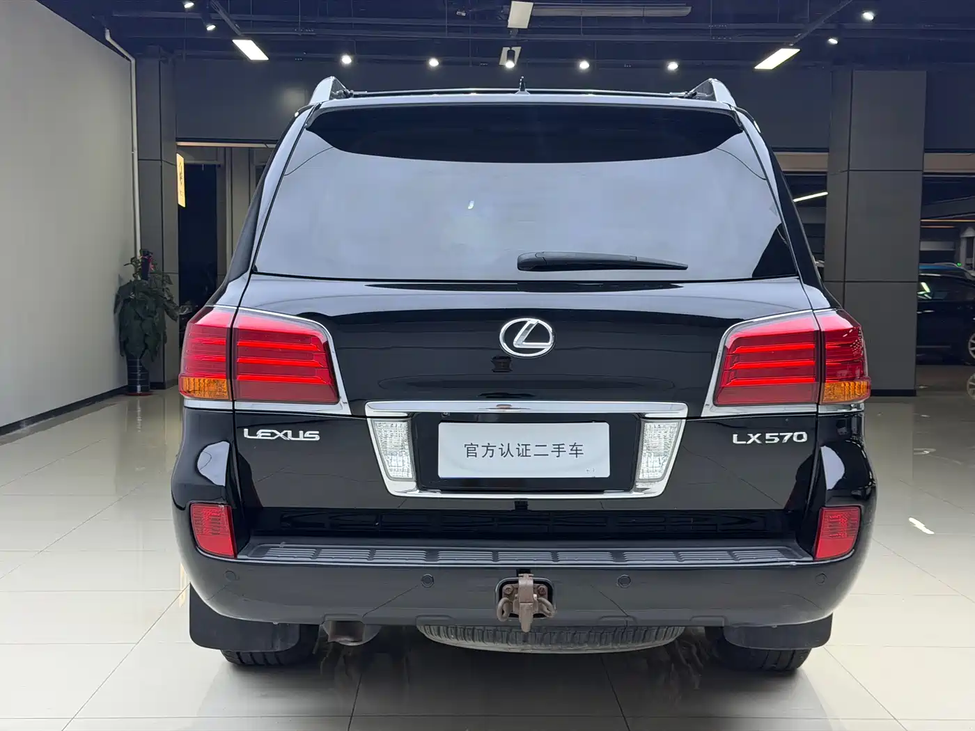 Фото 8 - Lexus LX