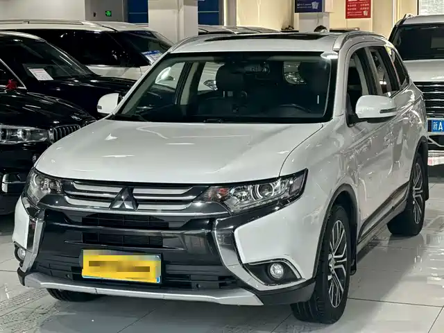 MITSUBISHI OUTLANDER