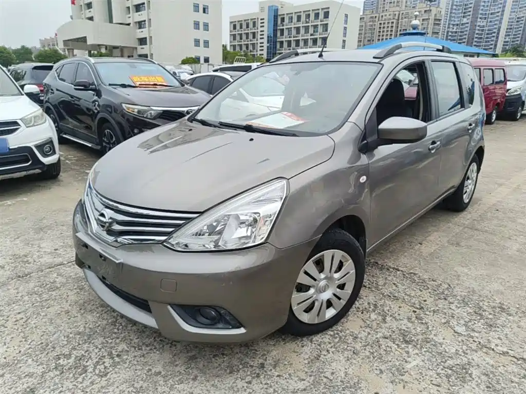 Nissan Livina 2015 2013 1.6XE CVT Comfort