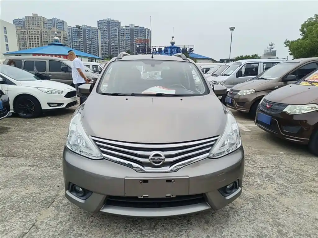 Nissan Livina 2015 2013 1.6XE CVT Comfort